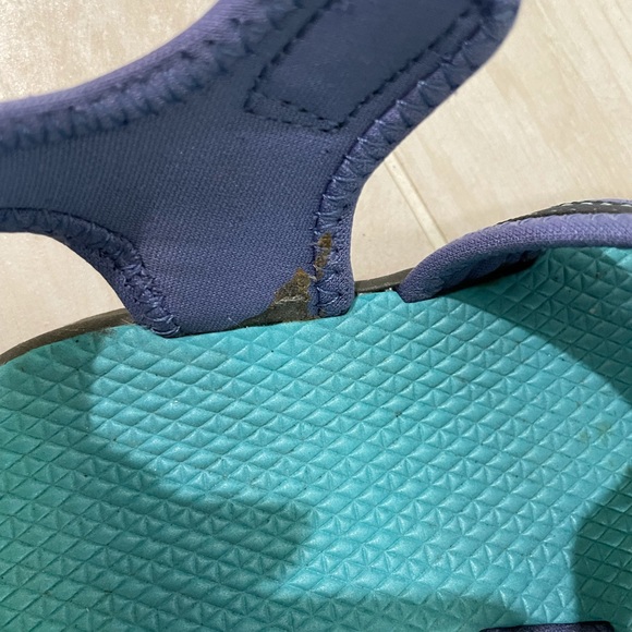 Kids outdoor sandal type shoes and good for water play too - Picture 5 of 6